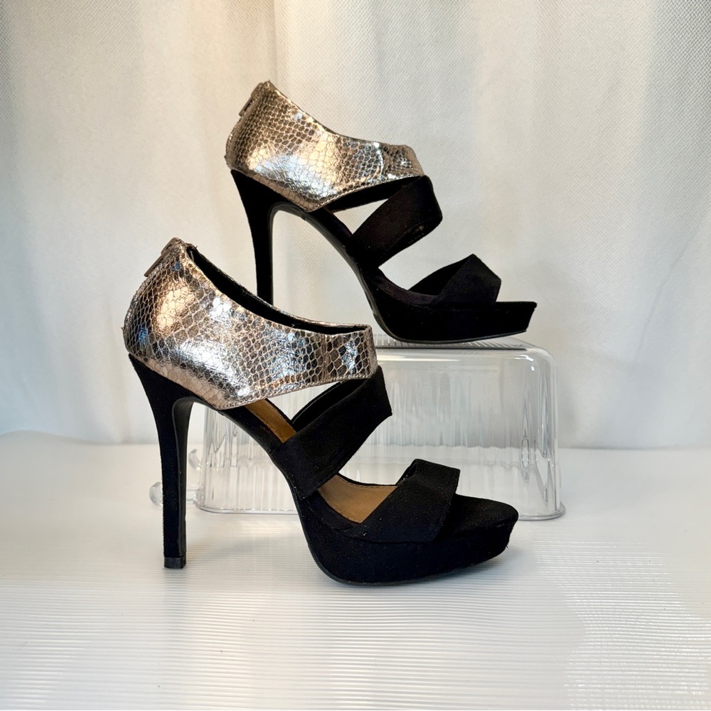 Xhilaration Elegant Black and Gold High Heels